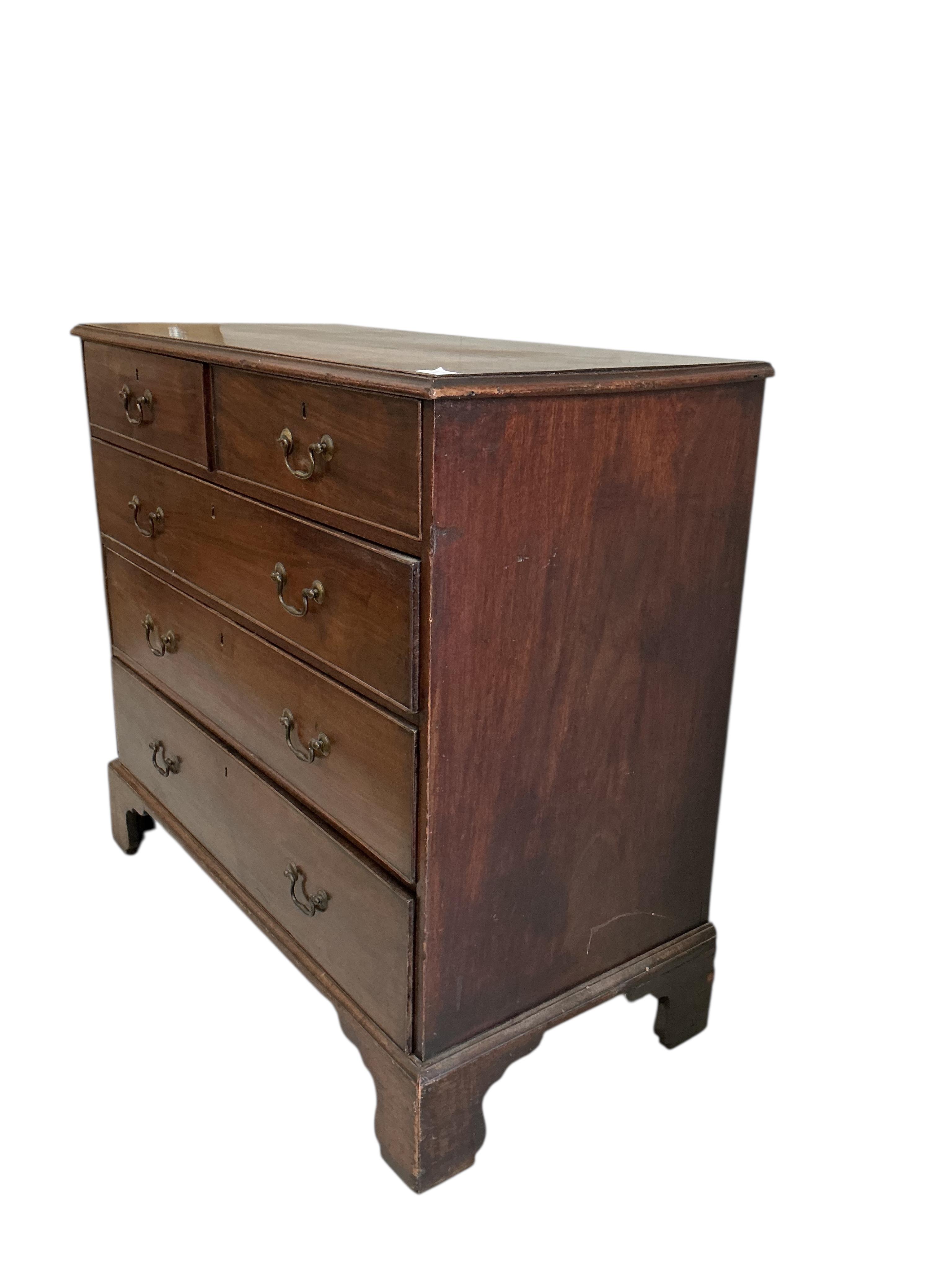 A George III mahogany chest of drawers, width 109cm, depth 53cm, height 102cm